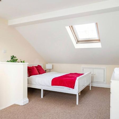 2 Bed Terraced House With Loft In Stratford Londonヴィラ エクステリア 写真