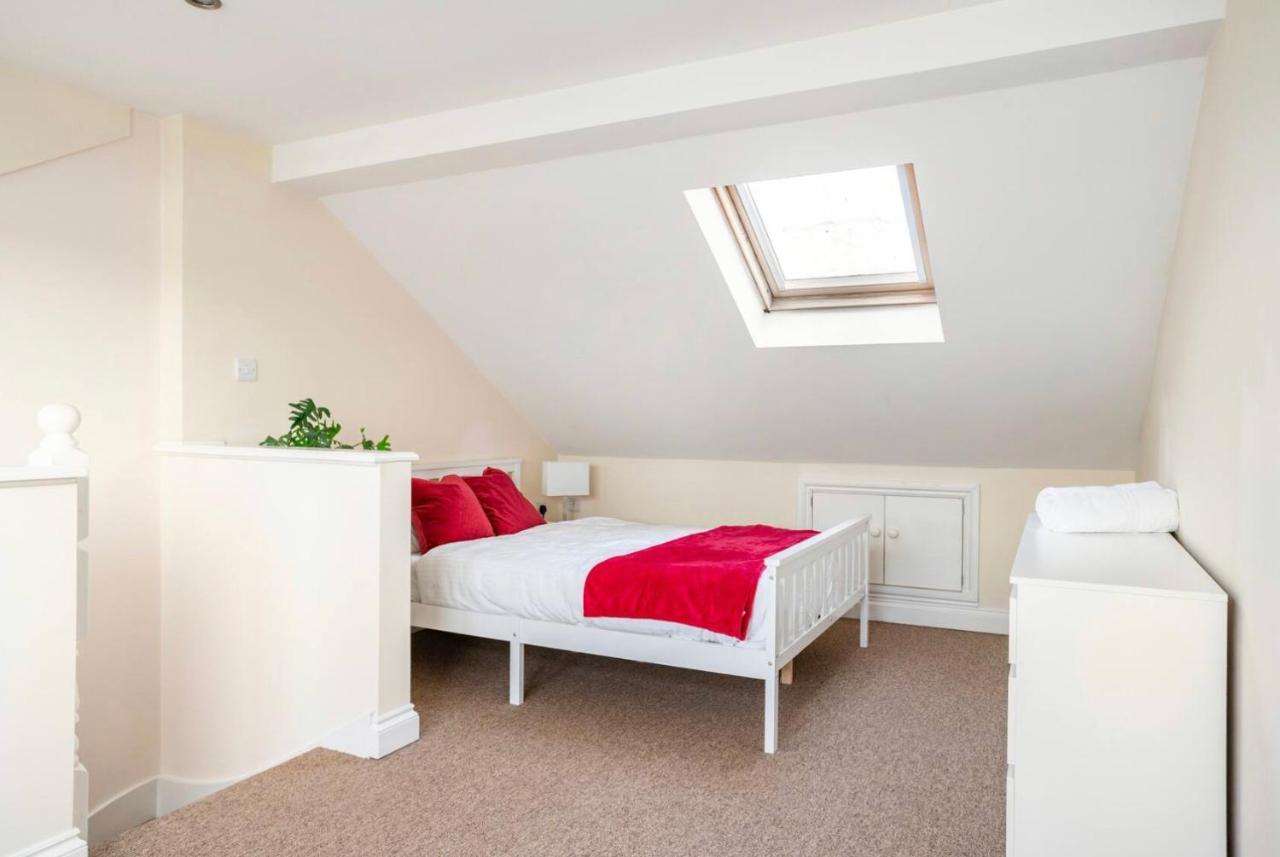 2 Bed Terraced House With Loft In Stratford Londonヴィラ エクステリア 写真