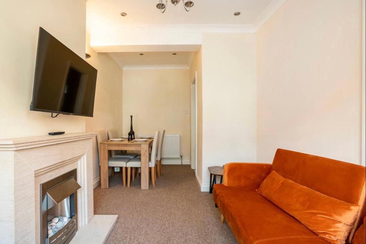 2 Bed Terraced House With Loft In Stratford Londonヴィラ エクステリア 写真