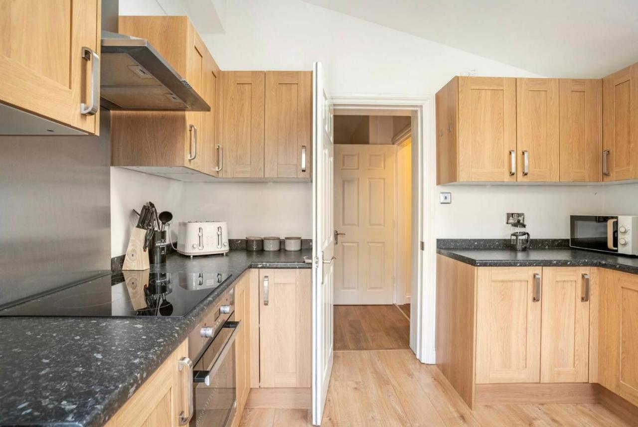 2 Bed Terraced House With Loft In Stratford Londonヴィラ エクステリア 写真